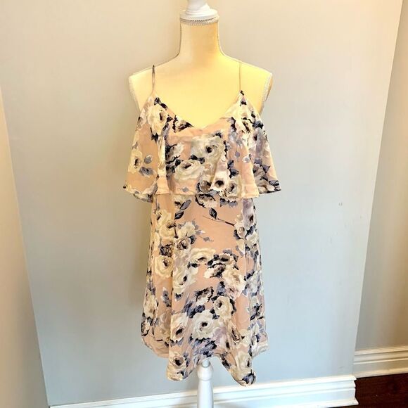 ILLA ILLA Dresses & Skirts - ILLA ILLA size large floral ruffle dress